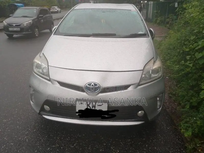 Toyota Prius 2012 Car (Used)