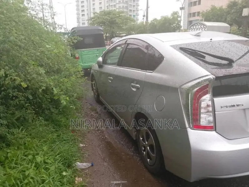 Toyota Prius 2012 Car (Used)