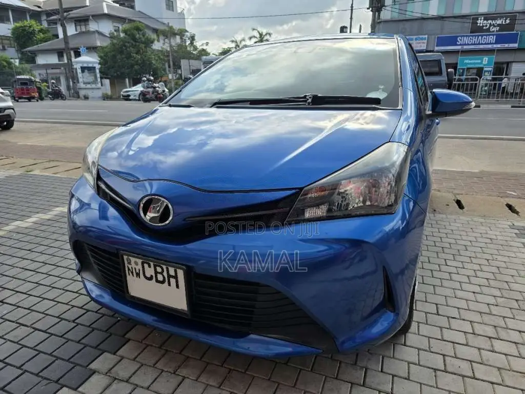 Toyota Vitz 2016 Car (Used)