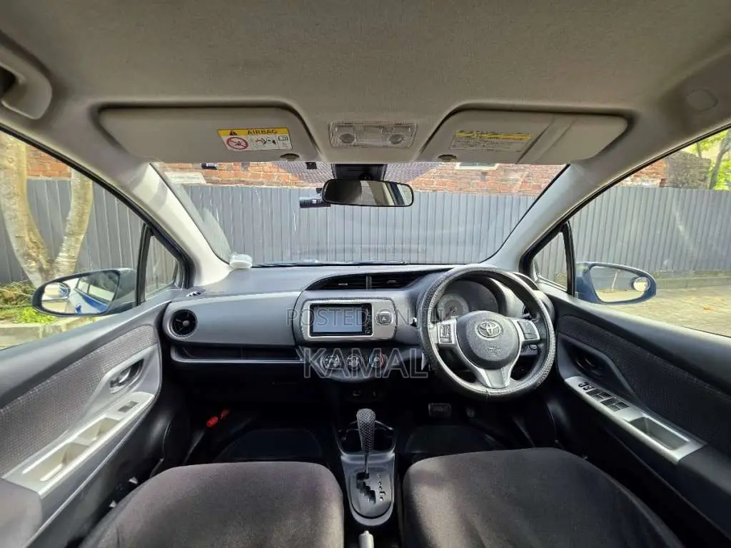 Toyota Vitz 2016 Car (Used)