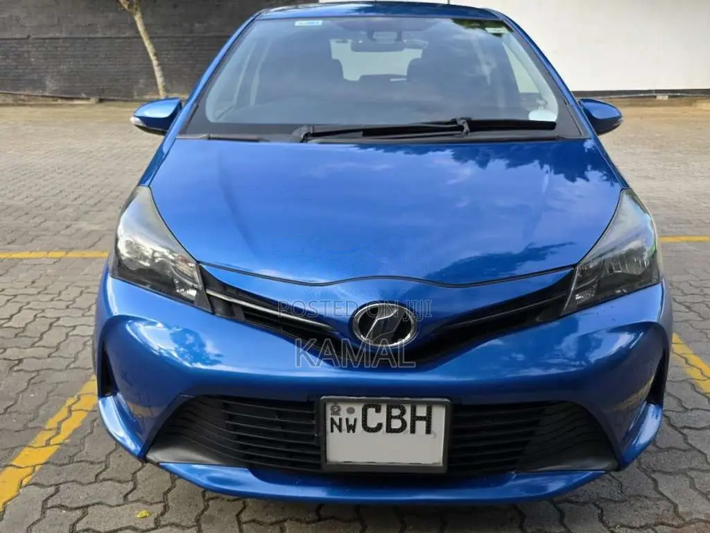 Toyota Vitz 2016 Car (Used)