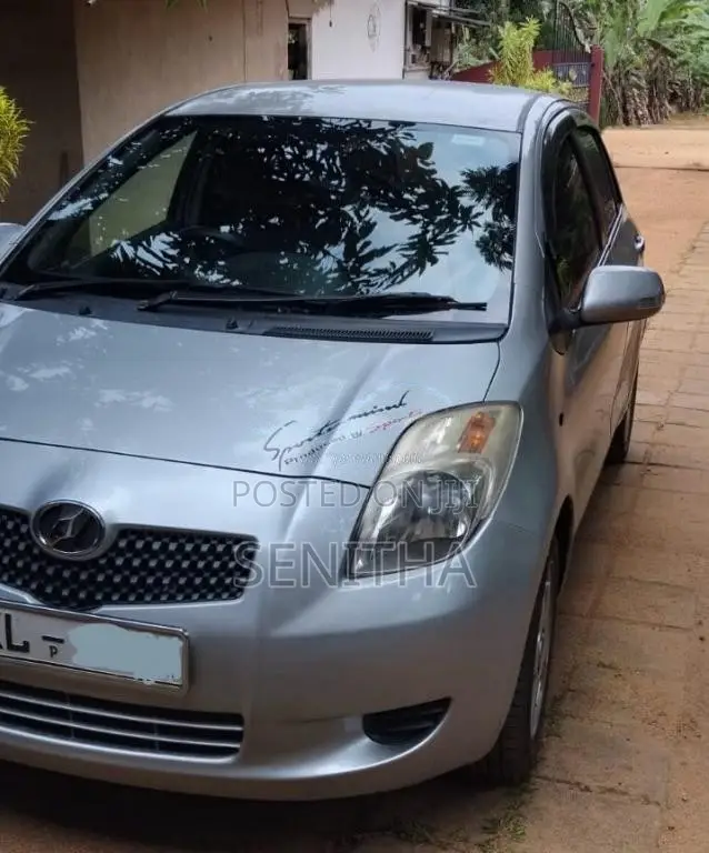 Toyota Vitz 2007 Car (Used)