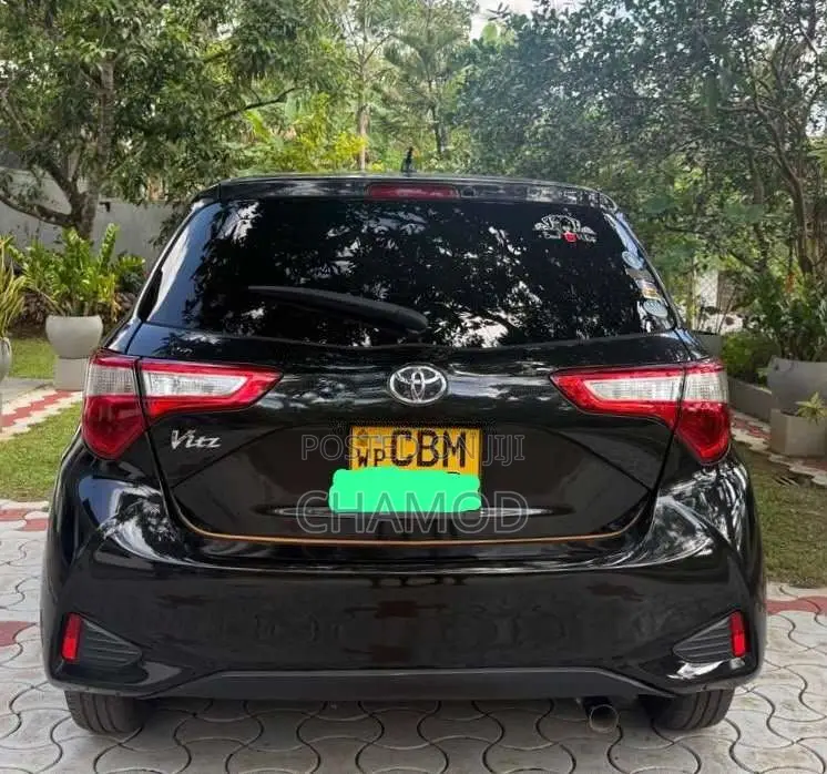 Toyota Vitz 2017 Car (Used)