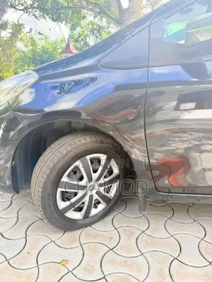 Toyota Vitz 2017 Car (Used)