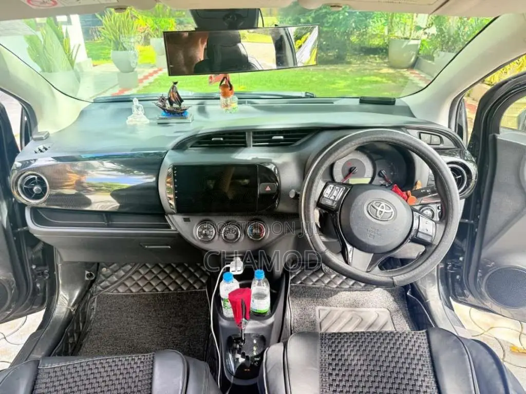 Toyota Vitz 2017 Car (Used)