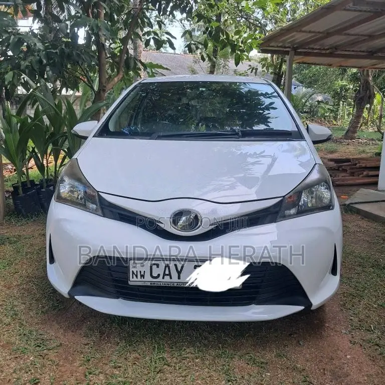 Toyota Vitz 2015 Car (Used)