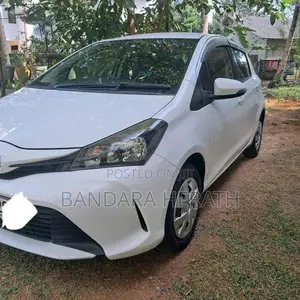 Toyota Vitz 2015 Car (Used)