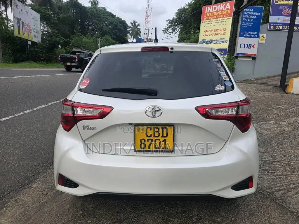 Toyota Vitz 2018 Car (Used)
