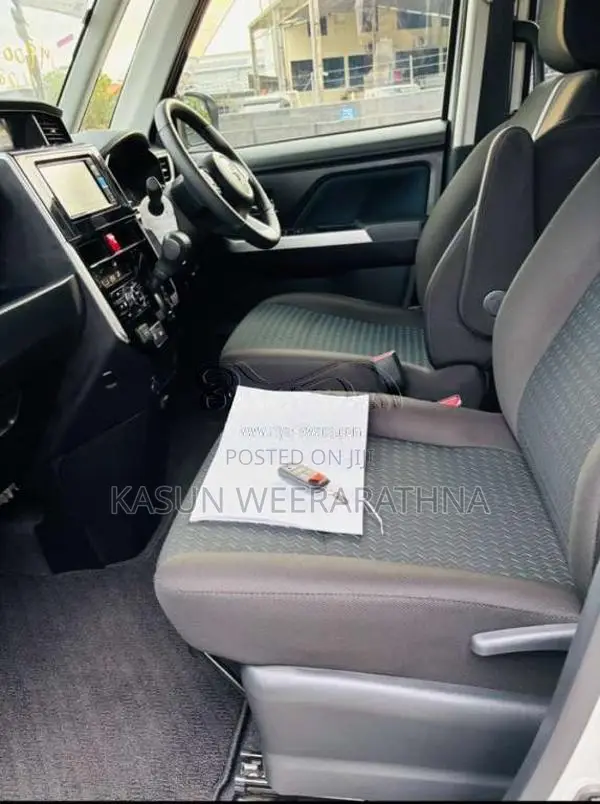 Toyota Roomy Custom G 2023 Car Unregistered (Recondition)