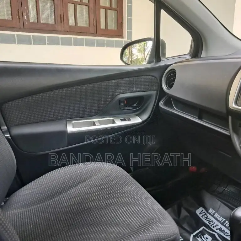Toyota Vitz 2015 Car (Used)