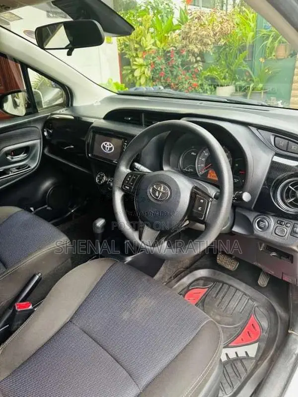 Toyota Vitz 2018 Car (Used)