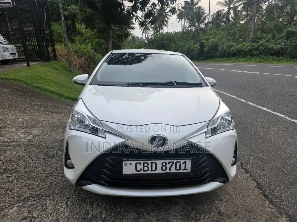 Toyota Vitz 2018 Car (Used)