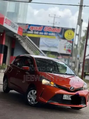 Toyota Vitz 2016 Car (Used)