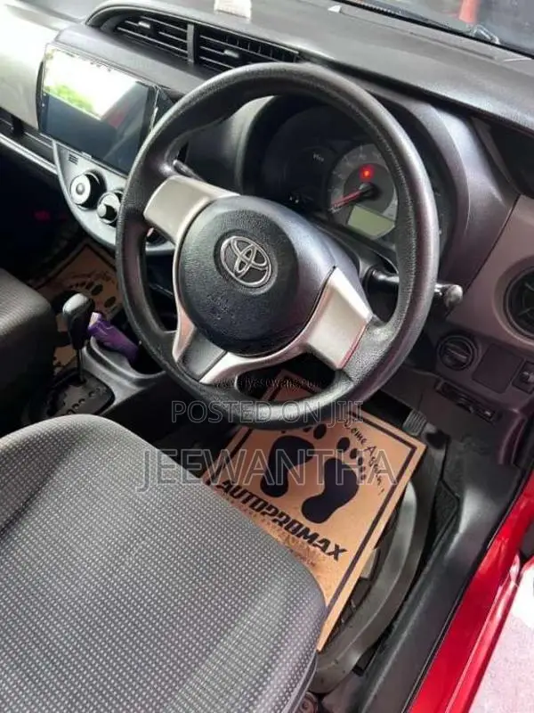 Toyota Vitz 2016 Car (Used)