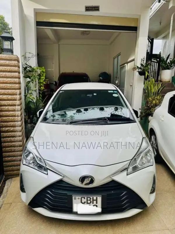 Toyota Vitz 2018 Car (Used)