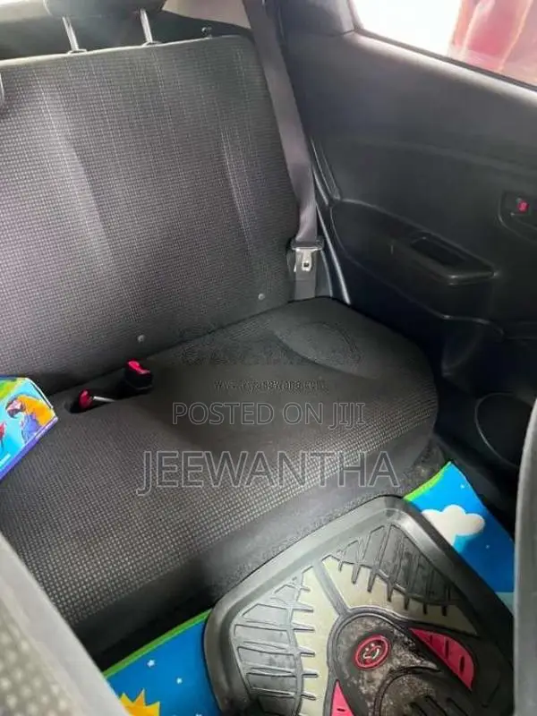Toyota Vitz 2016 Car (Used)
