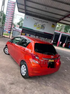 Toyota Vitz 2016 Car (Used)
