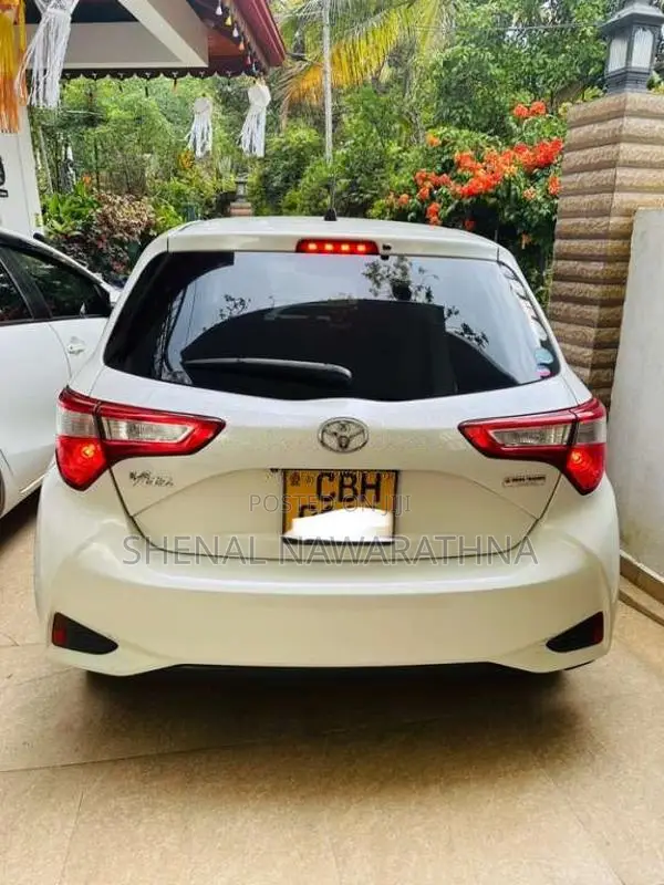 Toyota Vitz 2018 Car (Used)