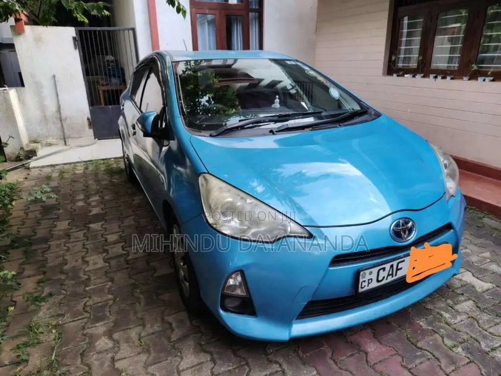 Toyota Aqua 2012 Car (Used)