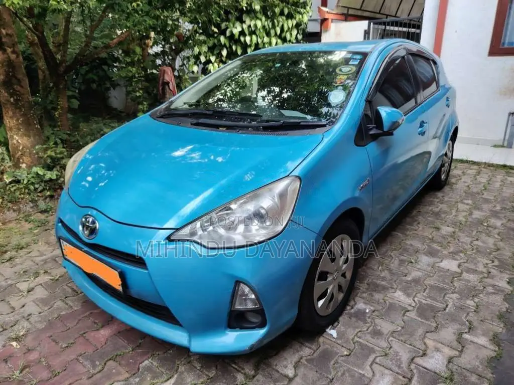Toyota Aqua 2012 Car (Used)