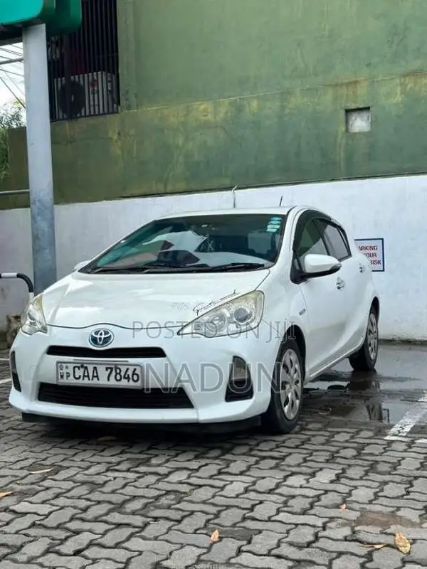 Toyota Aqua 2014 Car (Used)