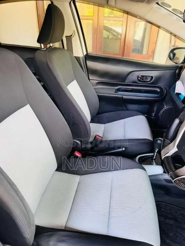 Toyota Aqua 2014 Car (Used)