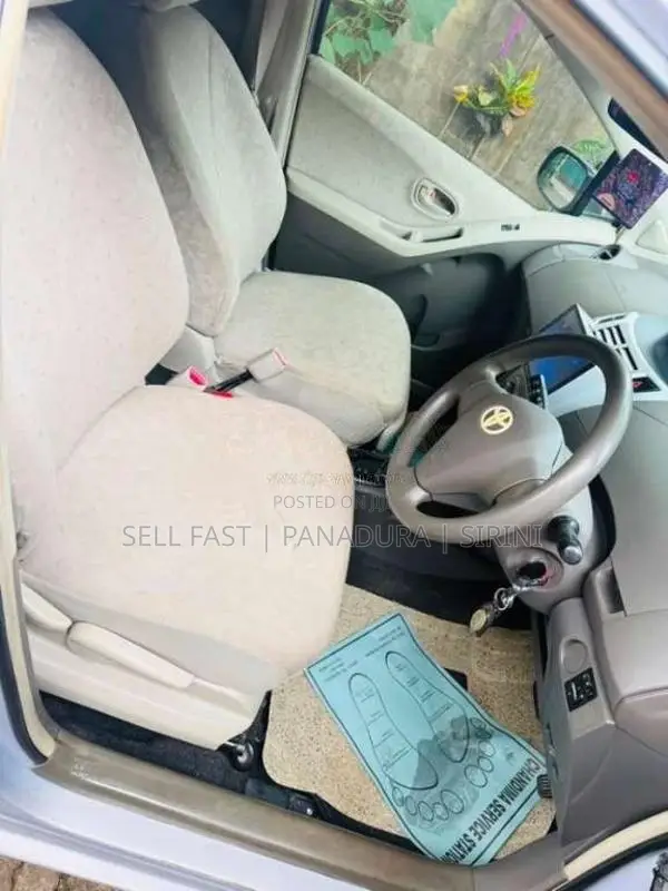 Toyota Vitz 2010 Car (Used)