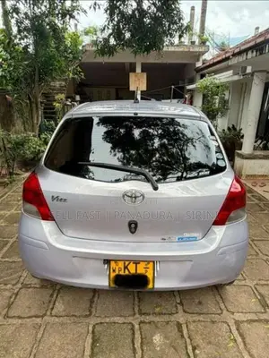 Toyota Vitz 2010 Car (Used)