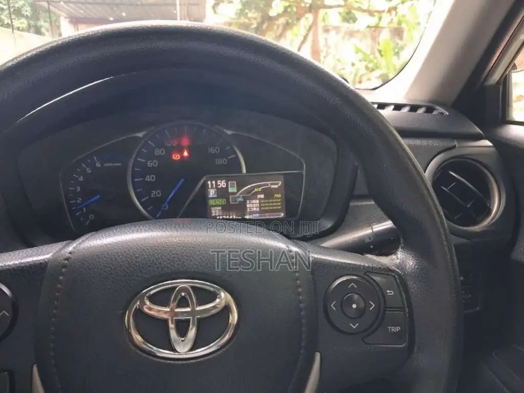 Toyota Axio 2013 Car (Used)