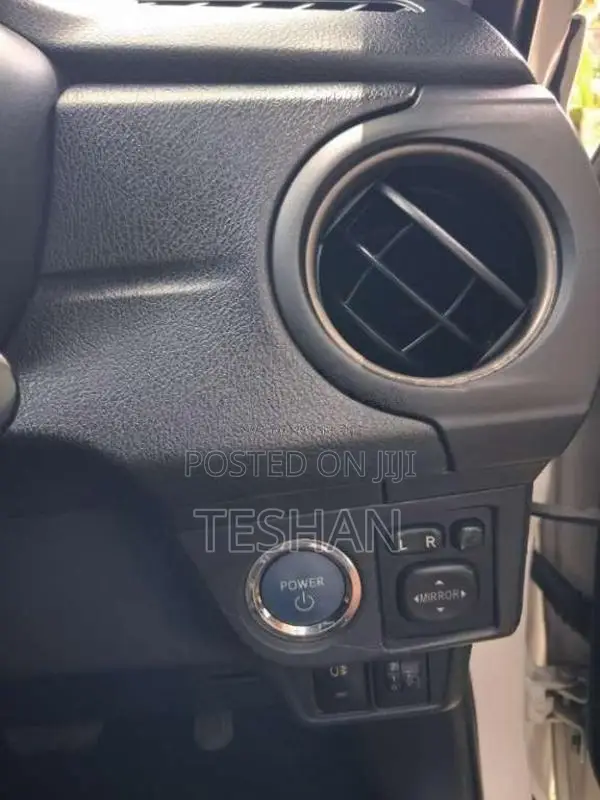 Toyota Axio 2013 Car (Used)