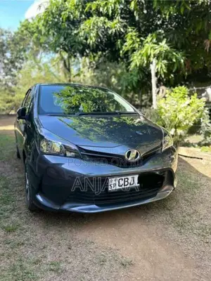 Toyota Vitz 2016 Car (Used)