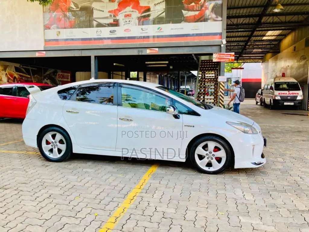 Toyota Prius 2012 Car (Used)