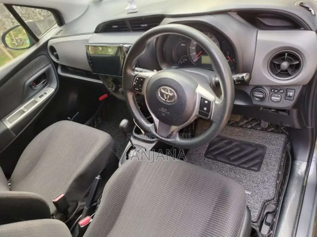 Toyota Vitz 2016 Car (Used)
