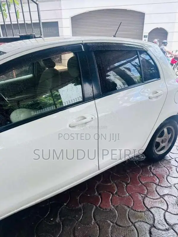 Toyota Vitz 2010 Car (Used)