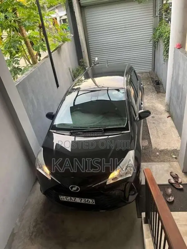 Toyota Vitz 2018 Car (Used)