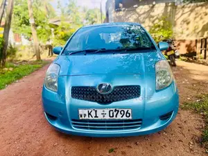Toyota Vitz 2005 Car (Used)