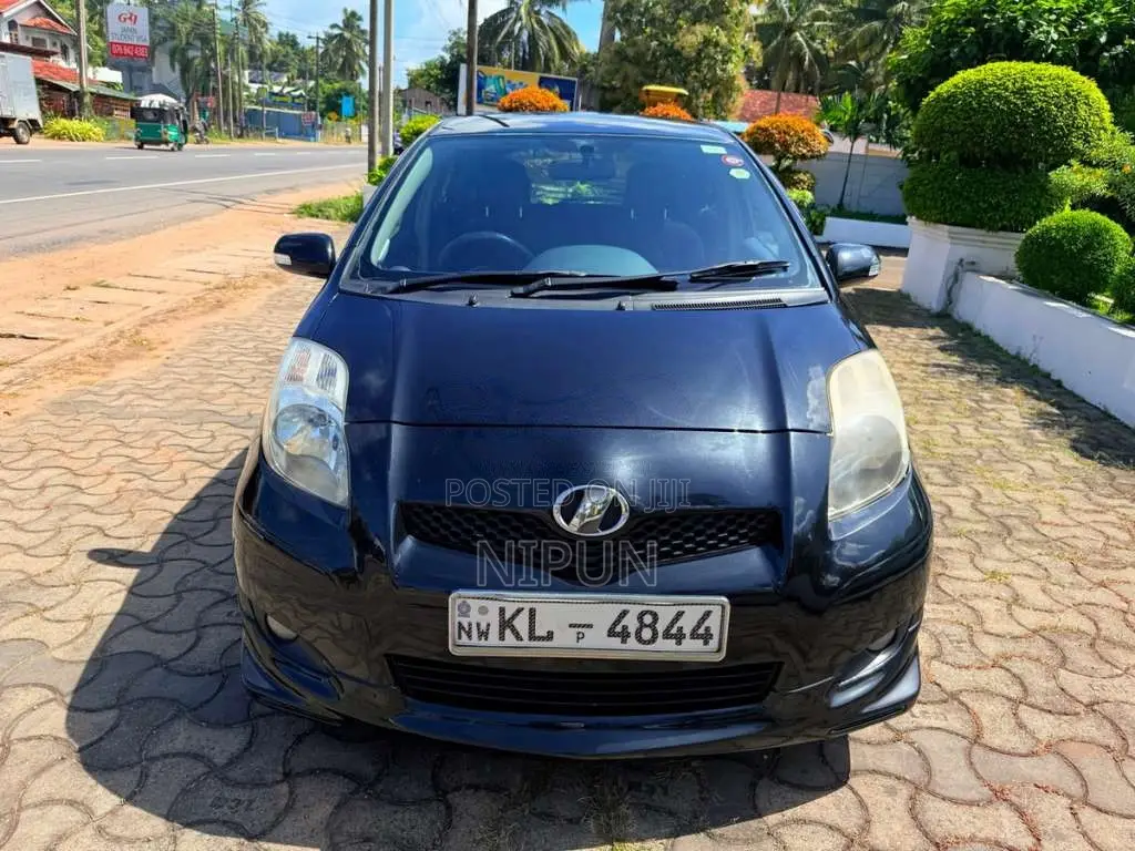 Toyota Vitz 2007 Car (Used)
