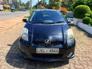 Toyota Vitz 2007 Car (Used)