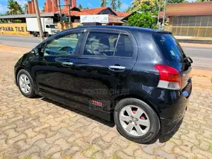 Toyota Vitz 2007 Car (Used)