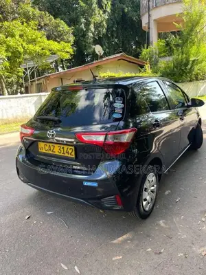 Toyota Vitz 2018 Car (Used)