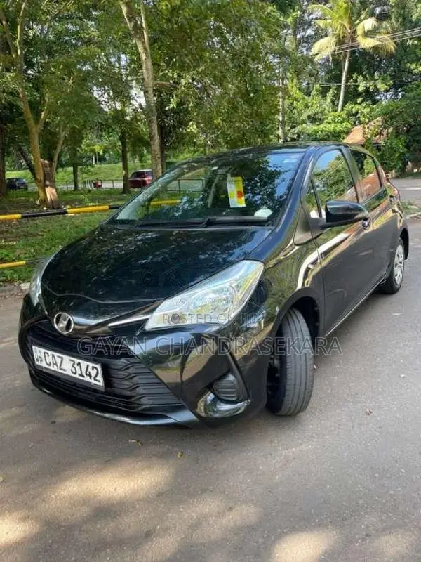 Toyota Vitz 2018 Car (Used)