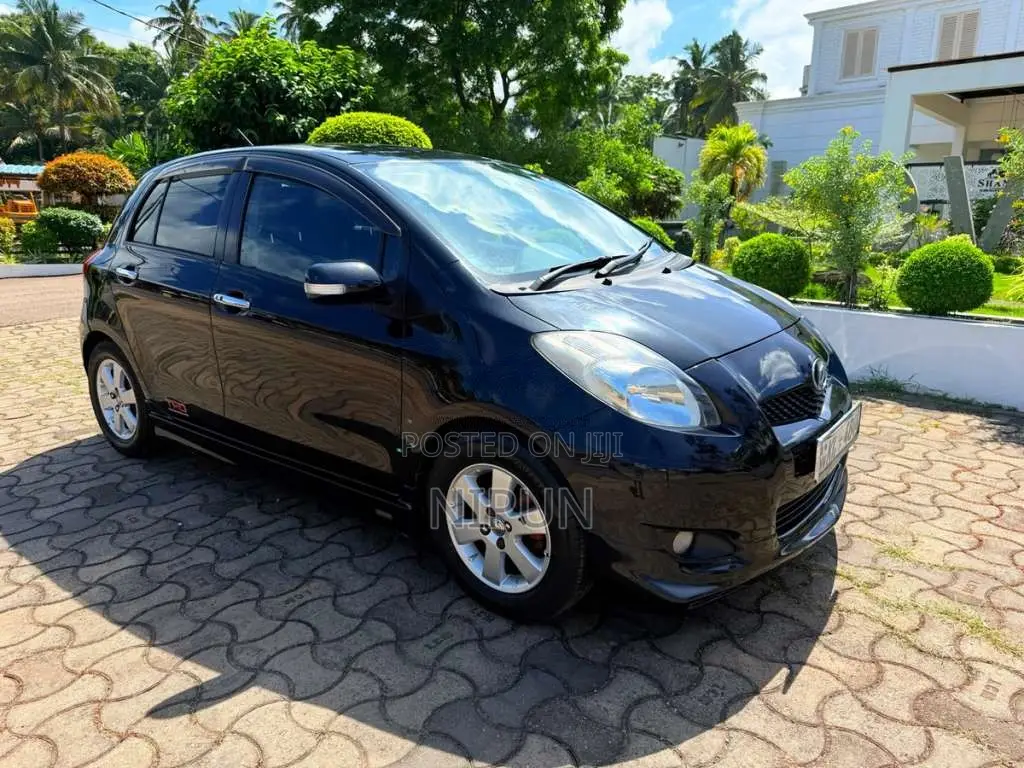 Toyota Vitz 2007 Car (Used)