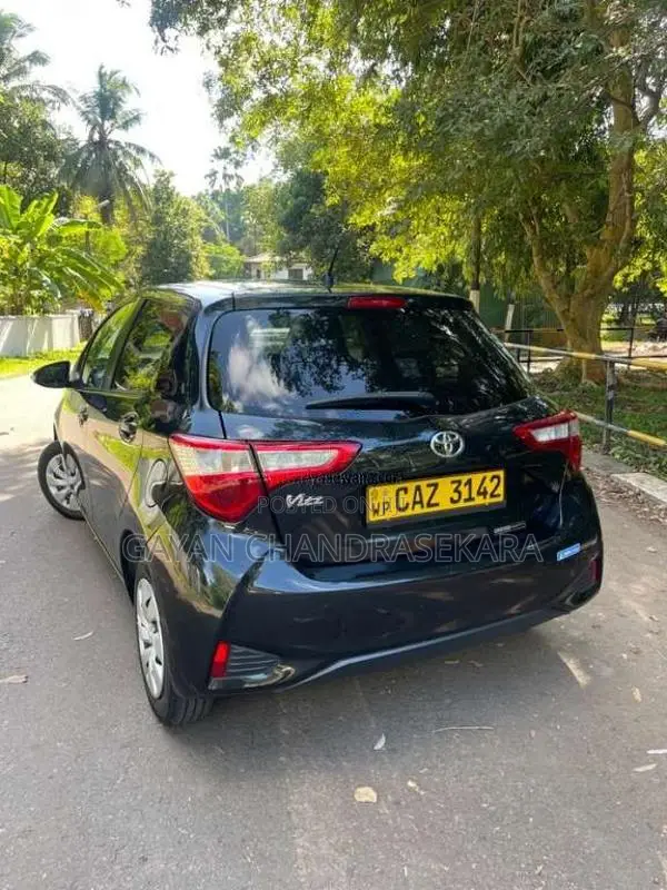 Toyota Vitz 2018 Car (Used)