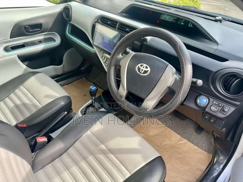 Toyota Aqua 2013 Car (Used)