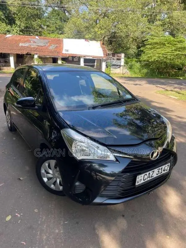 Toyota Vitz 2018 Car (Used)