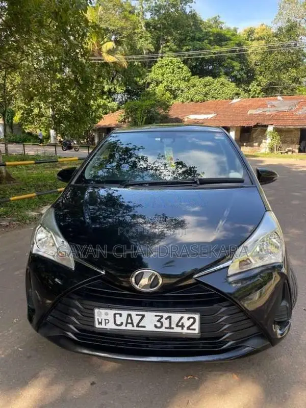 Toyota Vitz 2018 Car (Used)