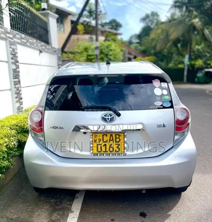Toyota Aqua 2013 Car (Used)