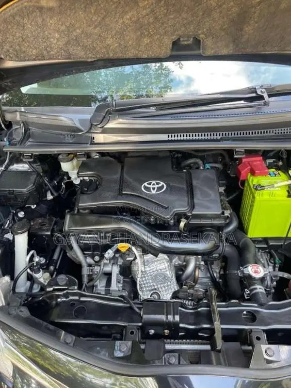 Toyota Vitz 2018 Car (Used)