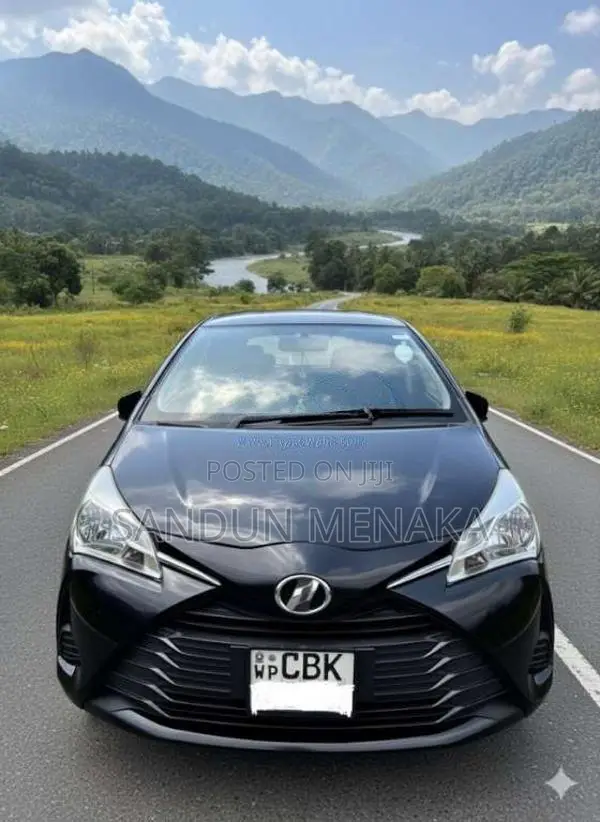 Toyota Vitz 2017 Car (Used)
