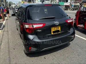 Toyota Vitz 2017 Car (Used)